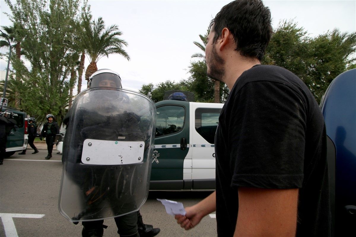 Les càrregues policials durant el referèndum de l'1-O de 2017 a la Ràpita