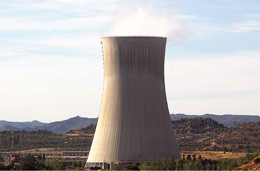 Imatge de la central nuclear d’Ascó, situada a la Ribera d'Ebre.