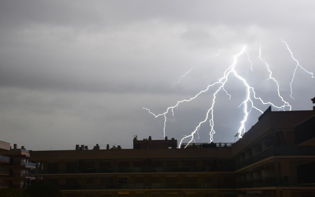 Un conjunt de llamps en una tempesta.