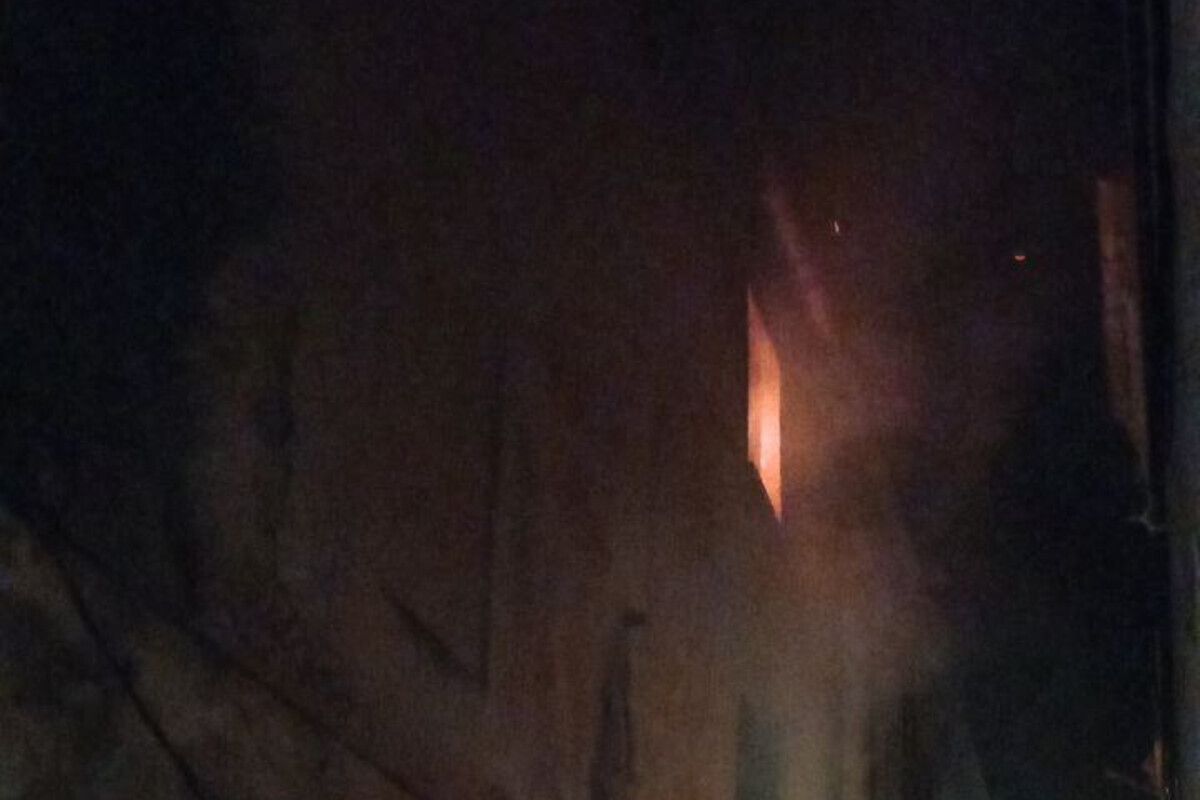 L'edifici incendiat a Tortosa