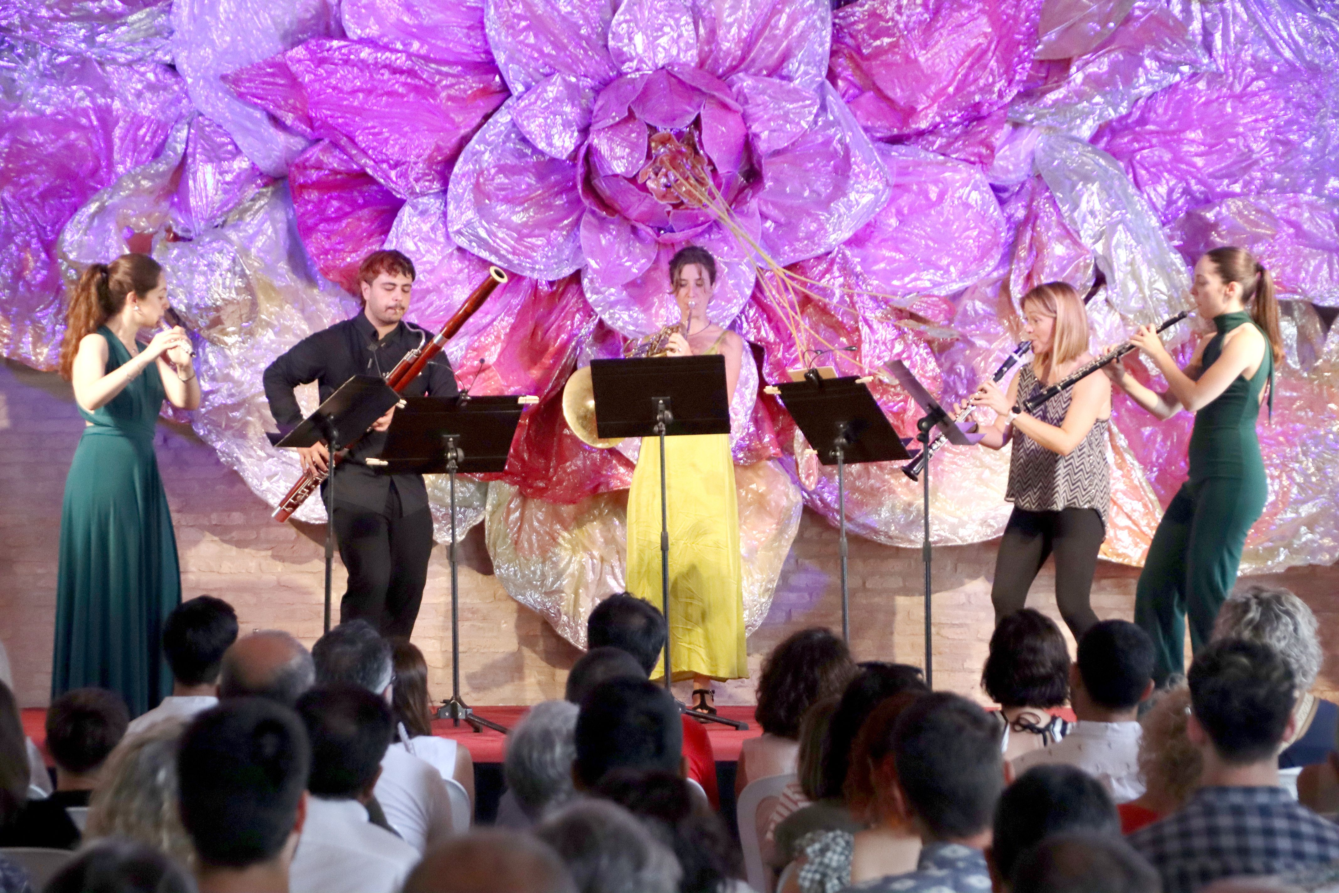 El quintet de vent durant el concert del DeltaChamber a la Finca de Bombita de Deltebre