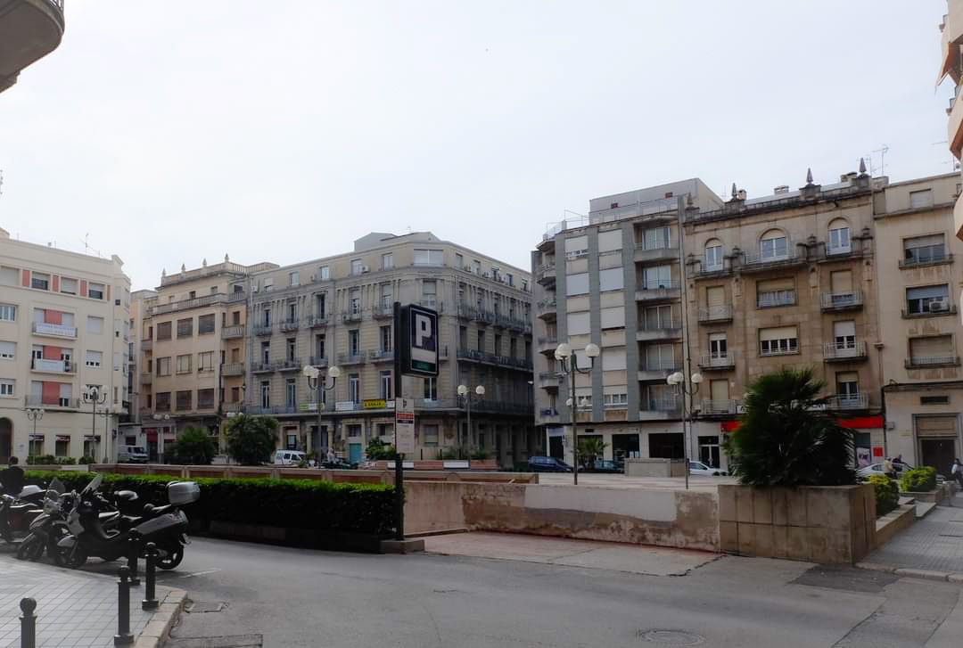 Pàrquing de la plaça Alfons XII de Tortosa