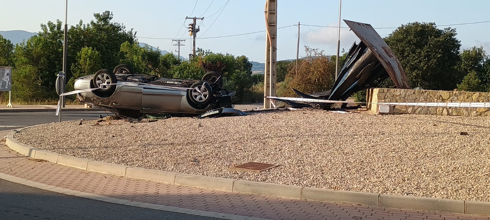 Accident a la rotonda de les mans de Santa Bàrbara 