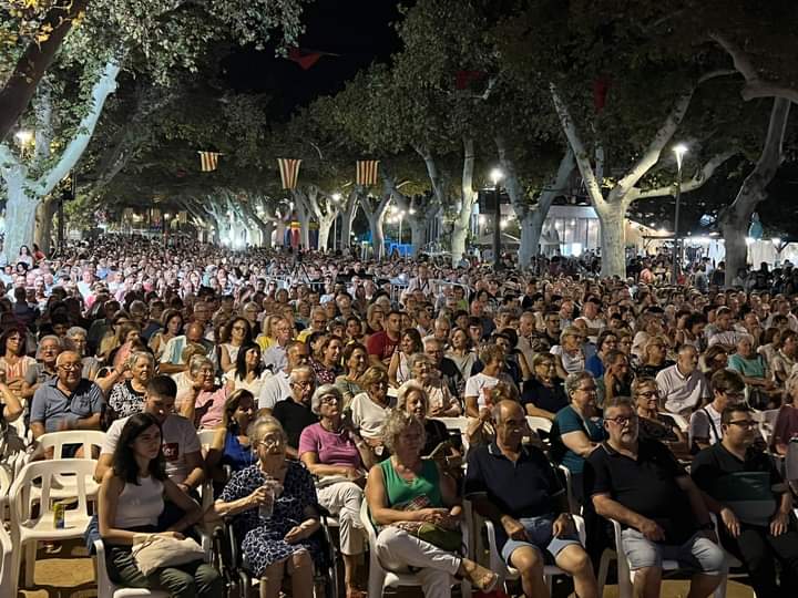 El parc municipal Teodor González a vessar durant el concert de Cloenda de les Festes de la Cinta amb els Quicos