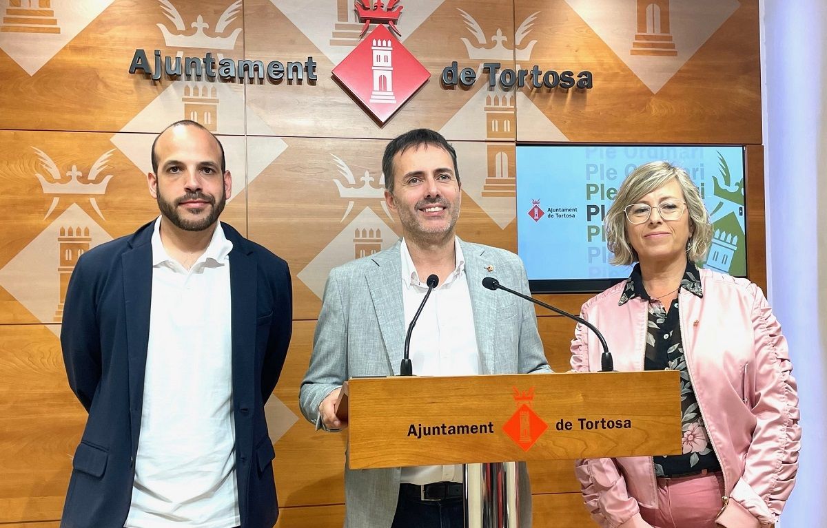 L'alcalde, Jordi Jordan, amb Joan Grau i Mar Lleixà, en una imatge d'arxiu.