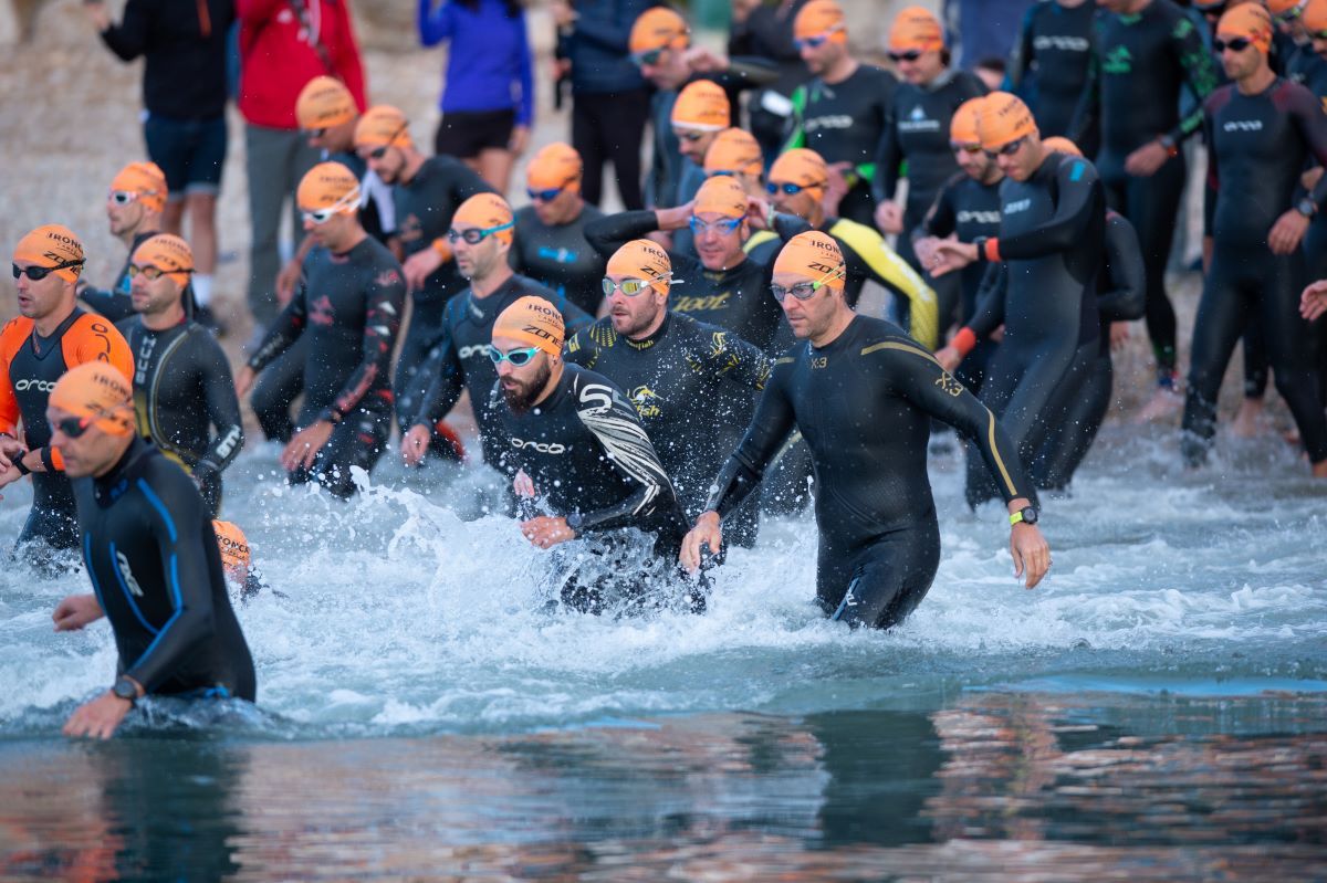 La competició s'iniciarà a les 8 del matí a la platja de l'Arquitecte -al costat del Club Nàutic Ampolla- amb la prova aquàtica