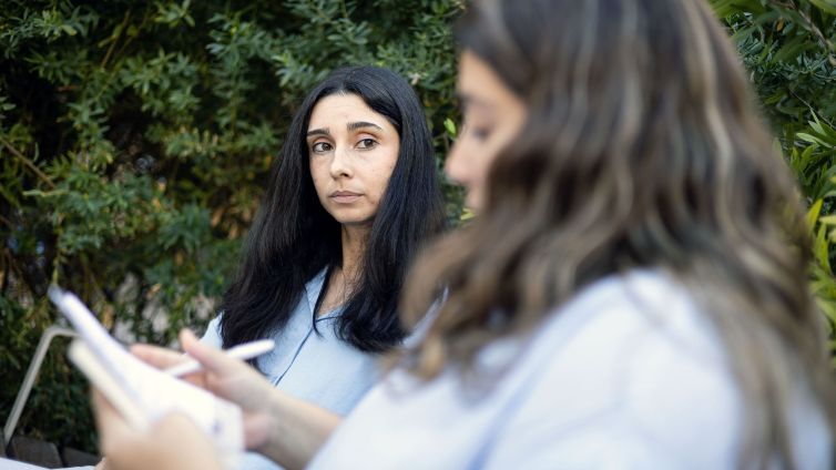 Laia Viñas, presenta el seu llibre, Aquí baix