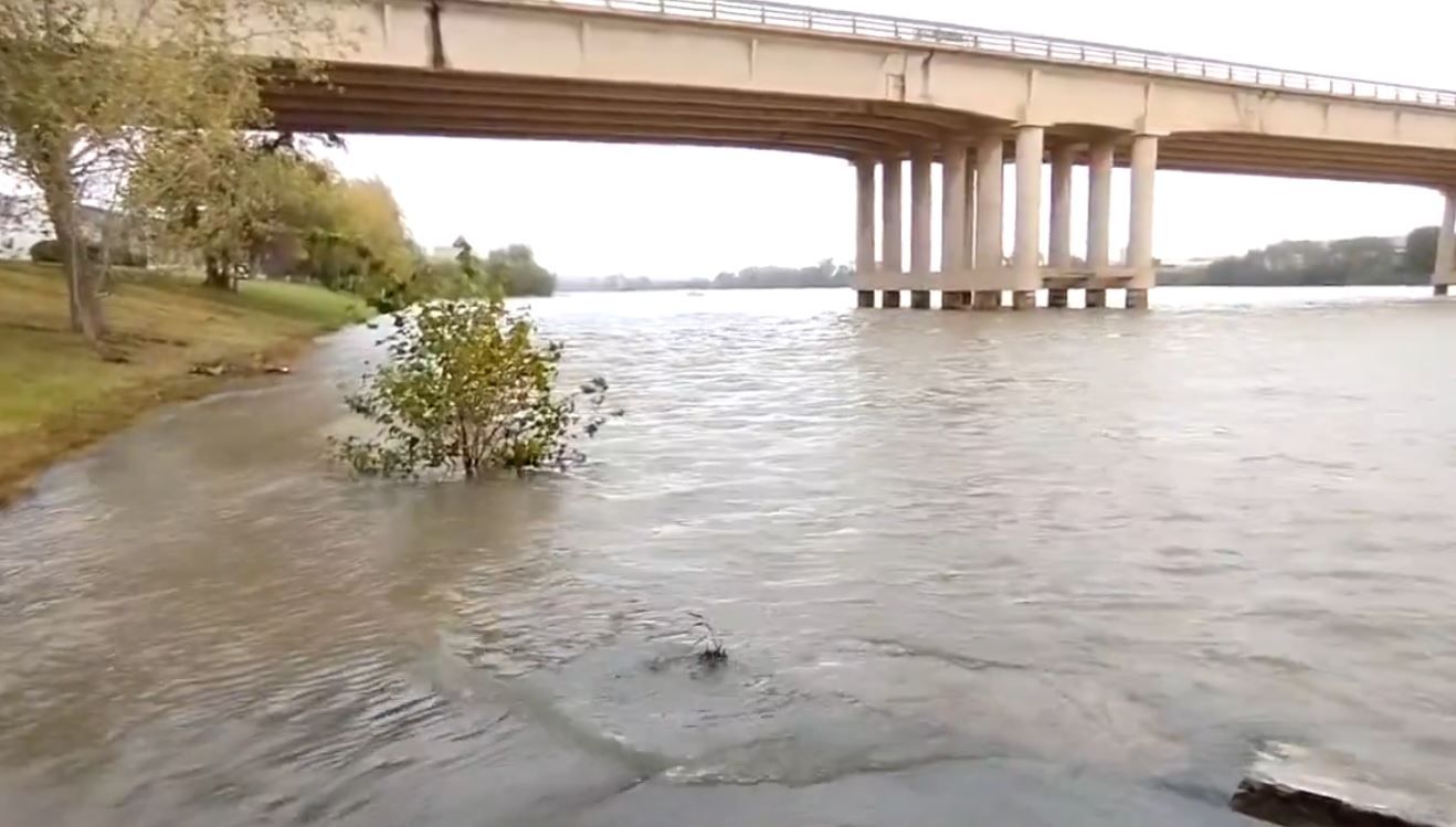 Pas del riu Ebre per Amposta.