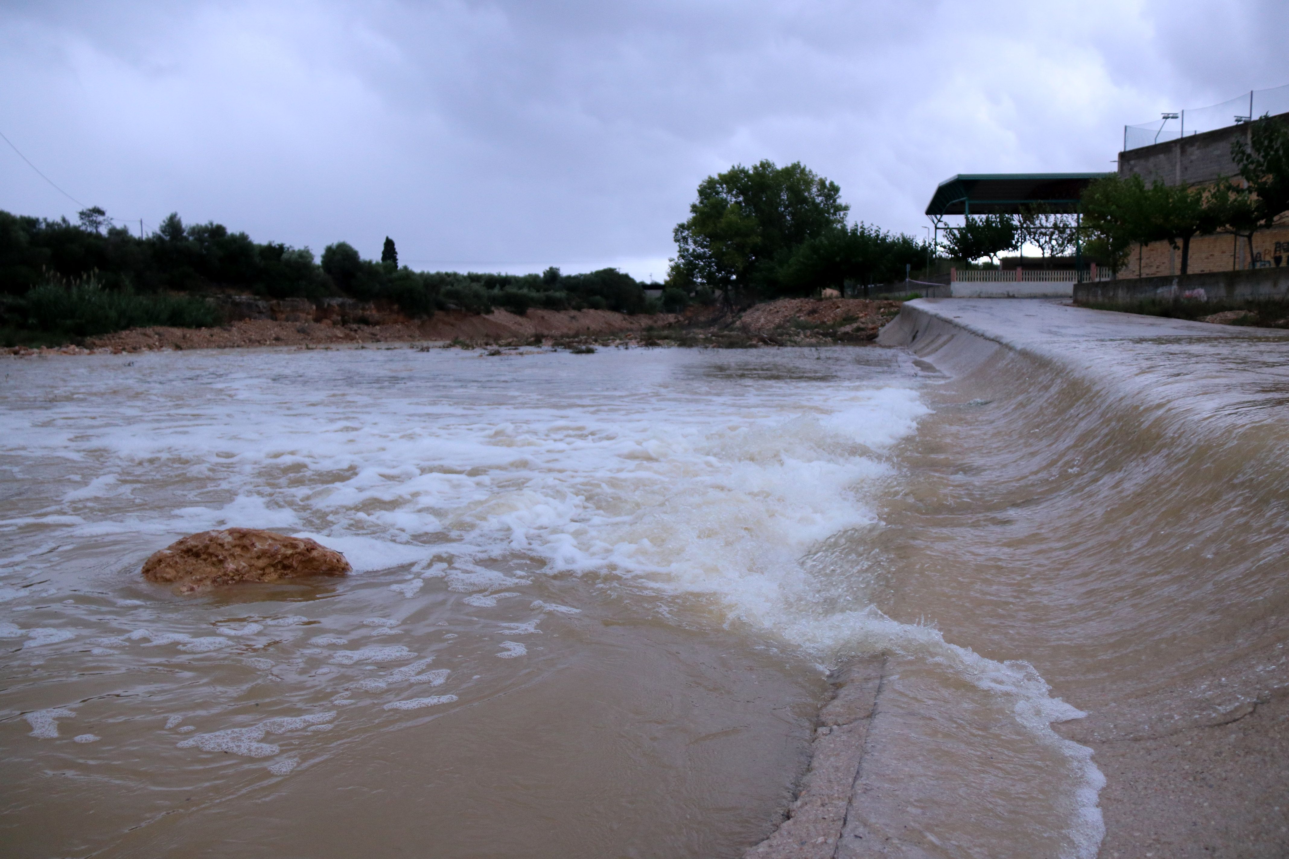 Pas tallat pel barranc de la Galera, a Masdenverge (Montsià)