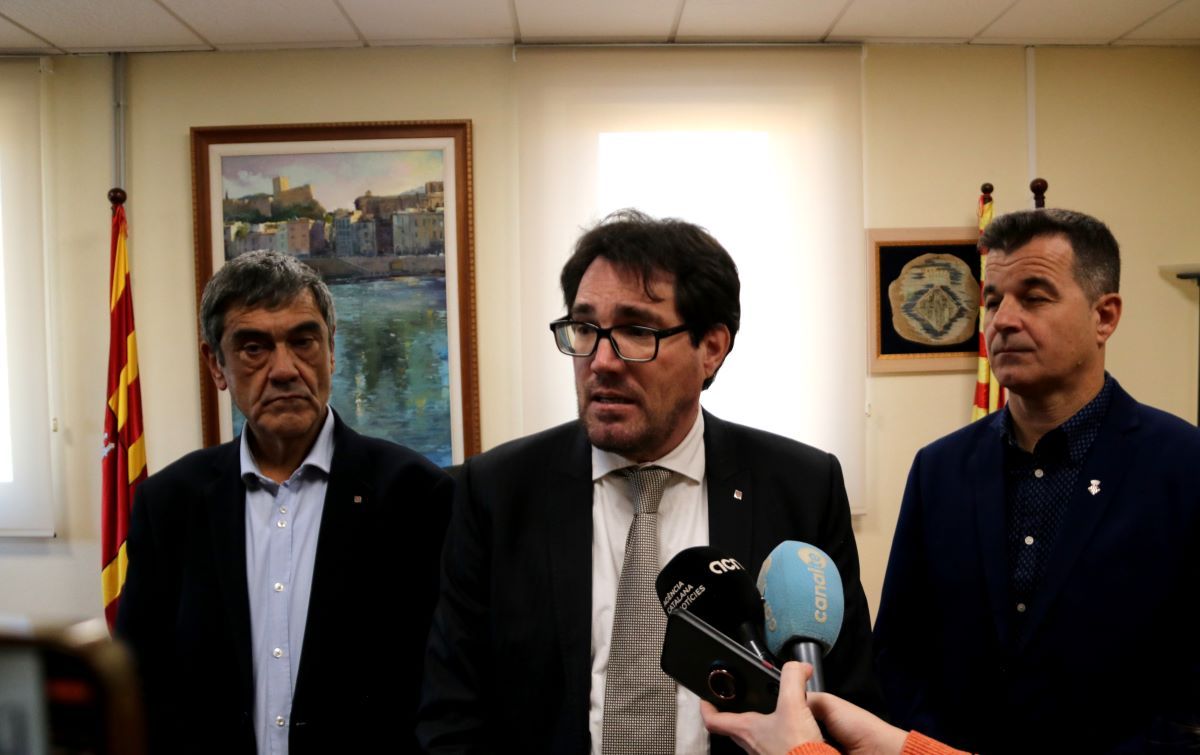 El delegat del Govern a l'Ebre, Joan Castor Gonell, el secretari d'Empresa i Competitivitat, Jaume Baró, i el president del Baix Ebre, Antoni Gilabert