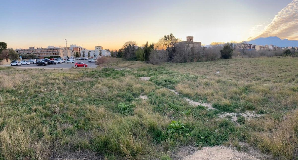 El solar on està prevista la construcció del nou hospital de les Terres de l'Ebre, en terrenys inundables.