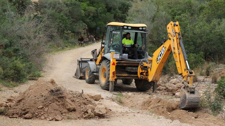 Obres de millora dels camins de Roquetes (Cedida)