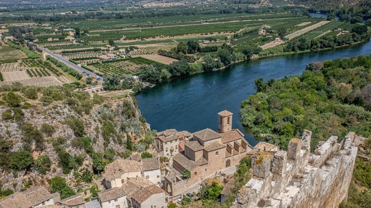 El castell de Miravet i el riu Ebre